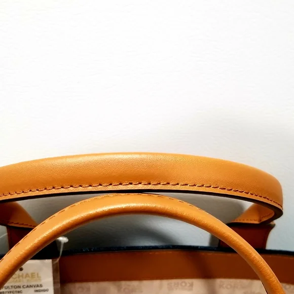 ♥New Michael Kors w/Tags♥ - Picture 2 of 6